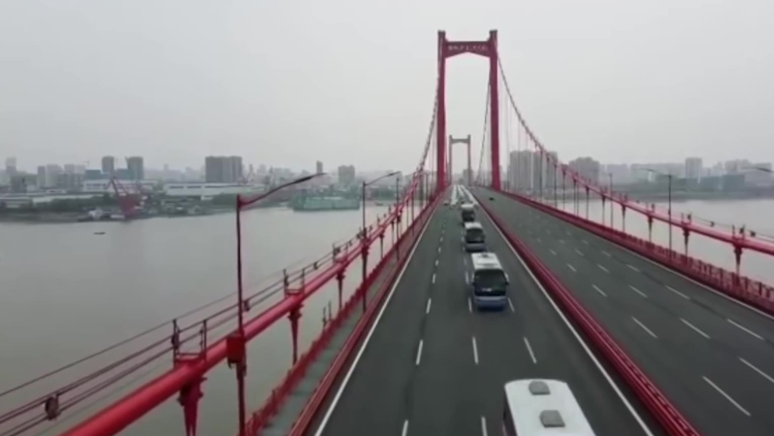 中国式团聚 感动国外无数网友 外国网友评论 这就是中国精神